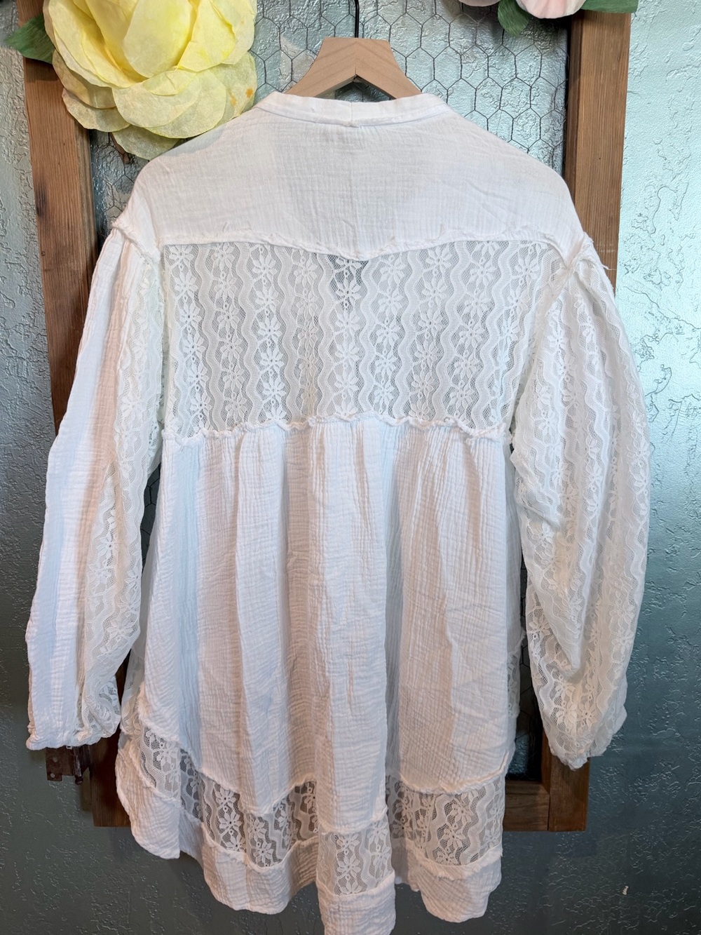 POL Walk In The Clouds White Lace Panel Boho Blouse - Picture 9 of 10